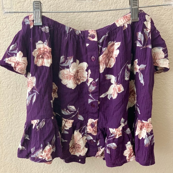 SOLD🛑Cropped Floral off the shoulder top - Picture 2 of 2